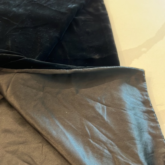 Velvet and satin reversible shawl/wrap - Picture 3 of 5
